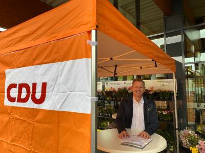 CDU Gemeindeverbandsvorsitzender Jürgen Beirer zeigte sich zufrieden über die vielen Unterschriften und Gespräche am Info-Stand. Bild: privat